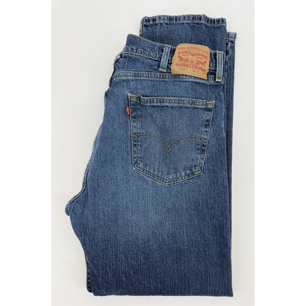Levis 505 Jeans Mens 38x32 Blue Straight Leg Medium Wash‎ Denim Pants